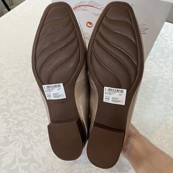 NEW Clarks Women 9M Keesha Donna Gold Metallic Leather Slip On Open Back Mules - Picture 3 of 9